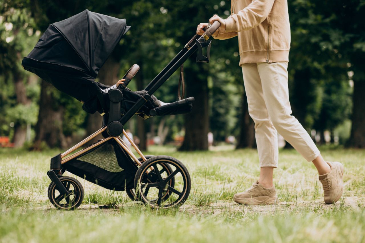 The Safety Features to Look for in an Umbrella Stroller